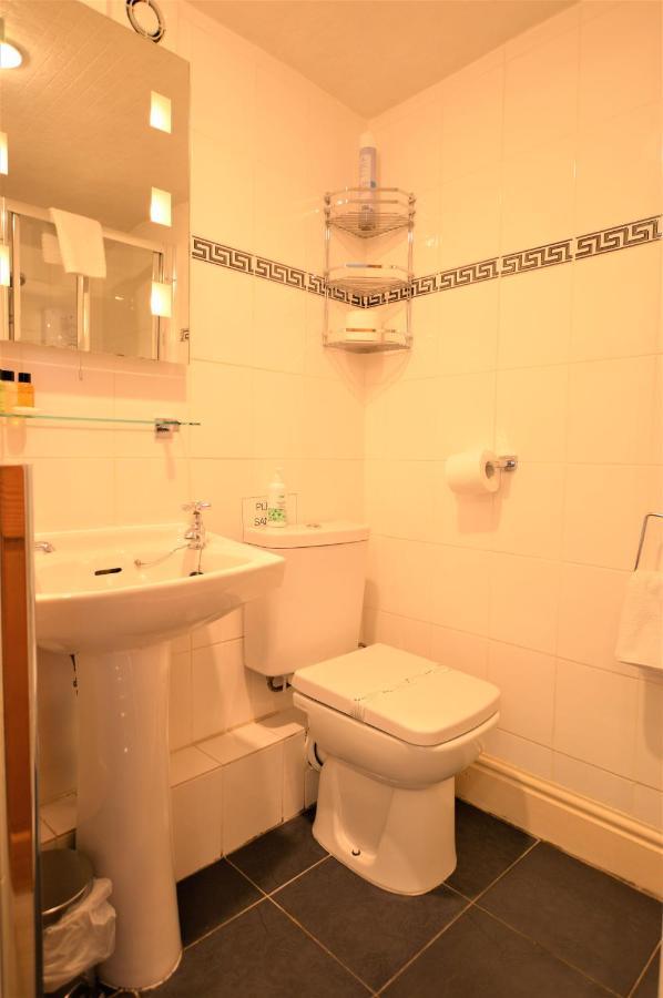 All Seasons Guest House วินเดอร์เมียร์ ภายนอก รูปภาพ